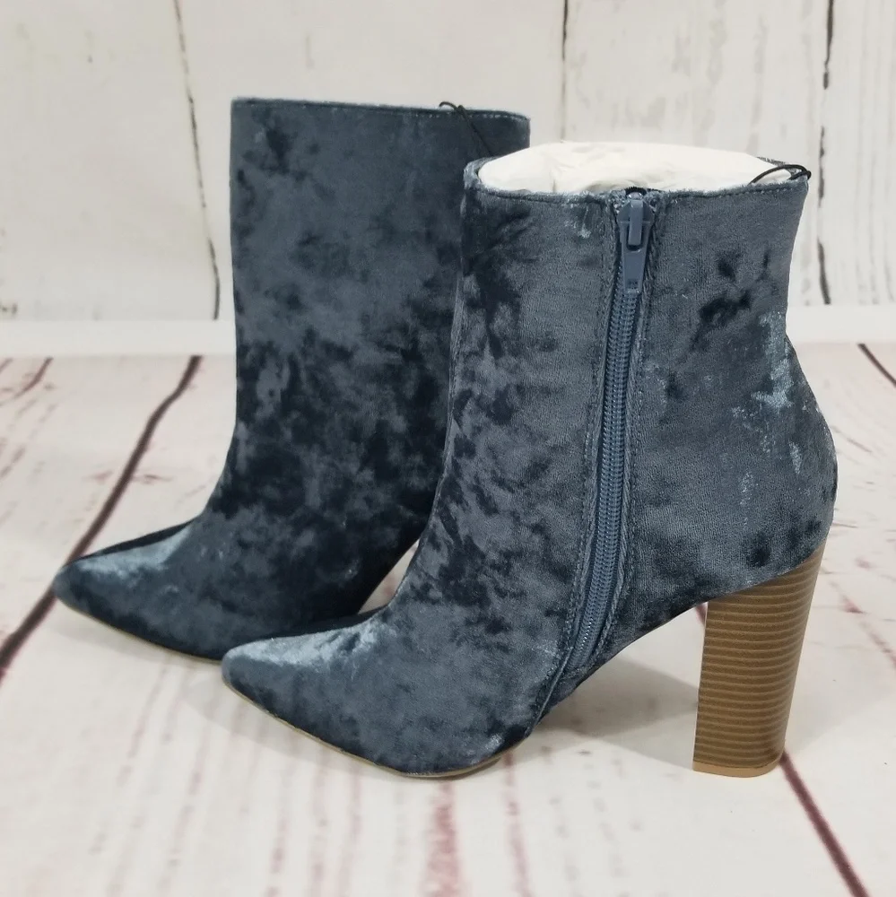 Blue Crushed Velvet Pointed Toe Heeled Boo… - Picture 2 of 6